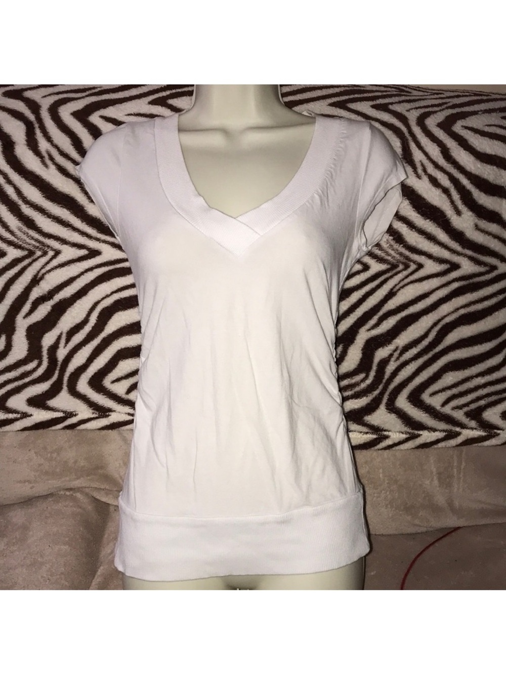 Timing medium White V-Neck Short Sleeve Top